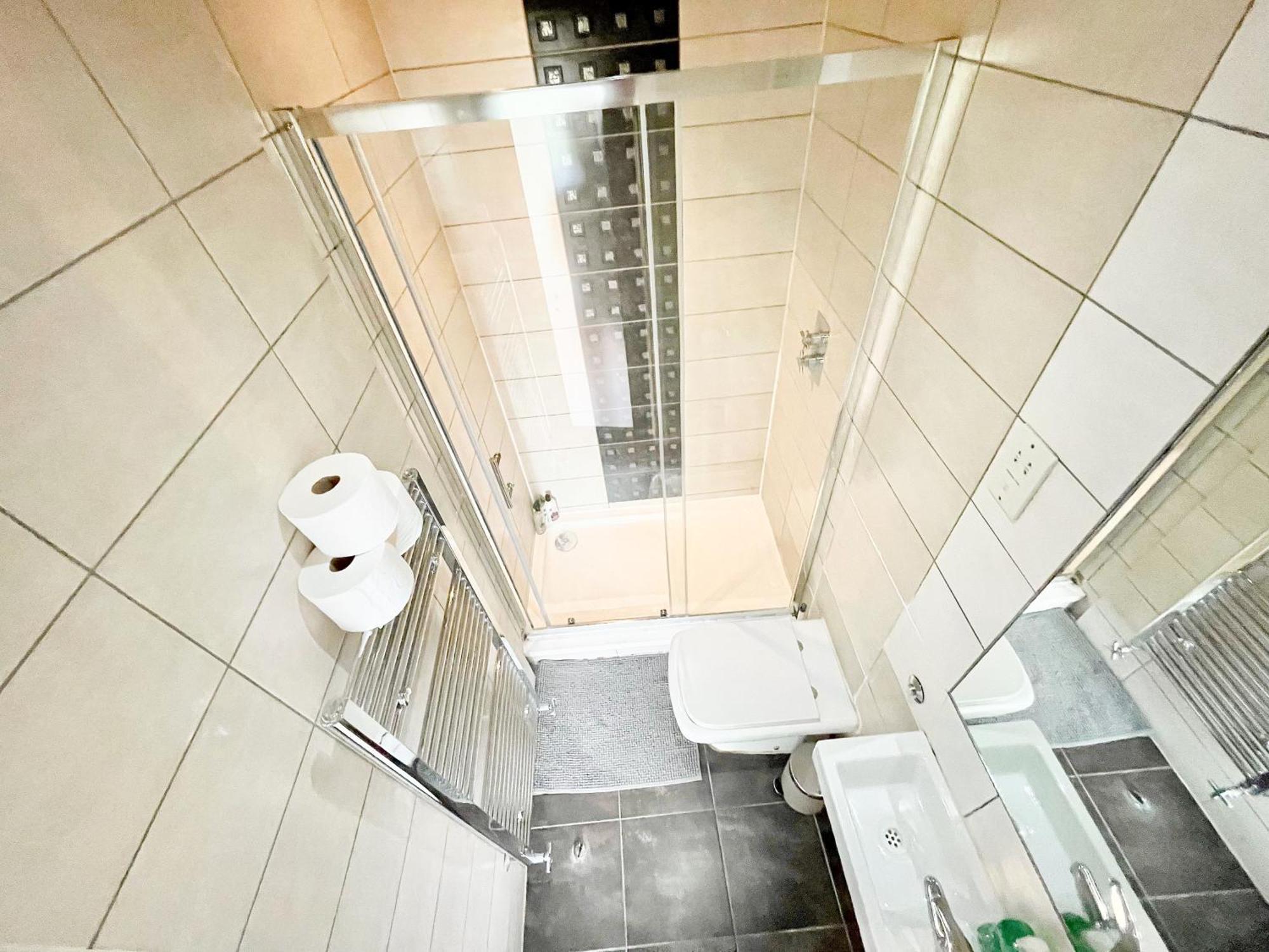 Apartment New 4-bed, 3-bath With Balcony And Free Parking In Crouch End Near Alexandra Palace