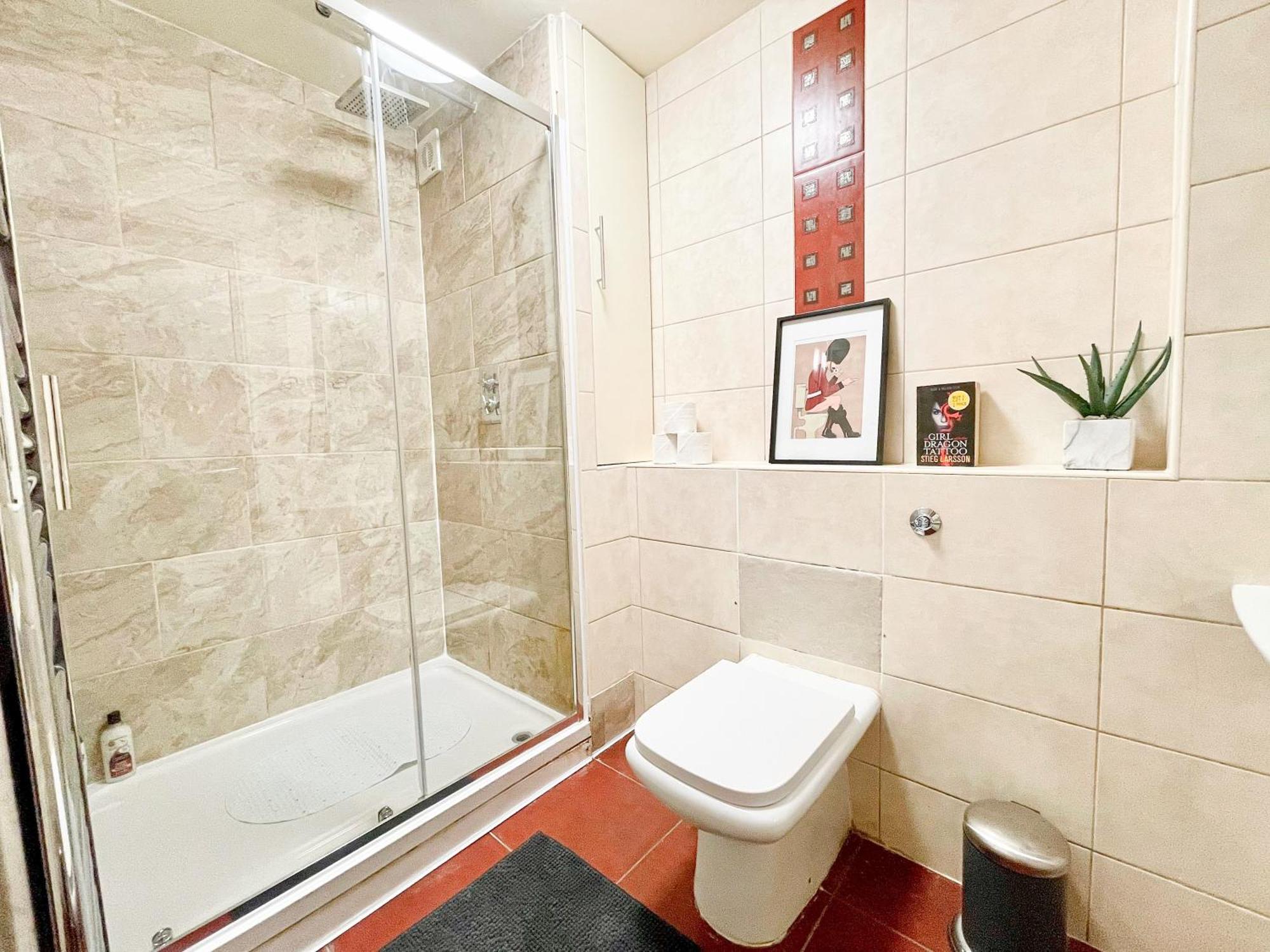 New 4-bed, 3-bath With Balcony And Free Parking In Crouch End Near Alexandra Palace