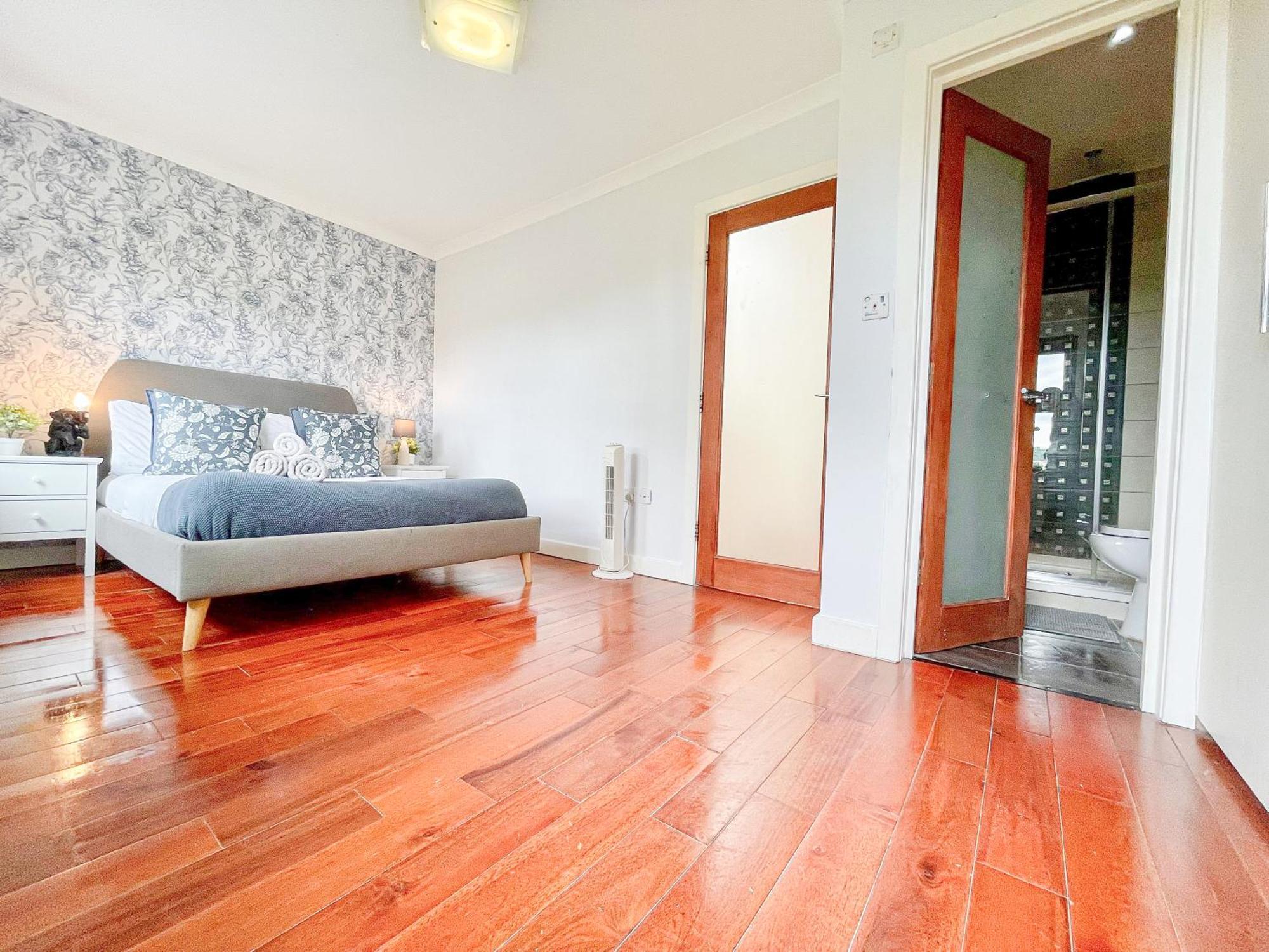 New 4-bed, 3-bath With Balcony And Free Parking In Crouch End Near Alexandra Palace * London