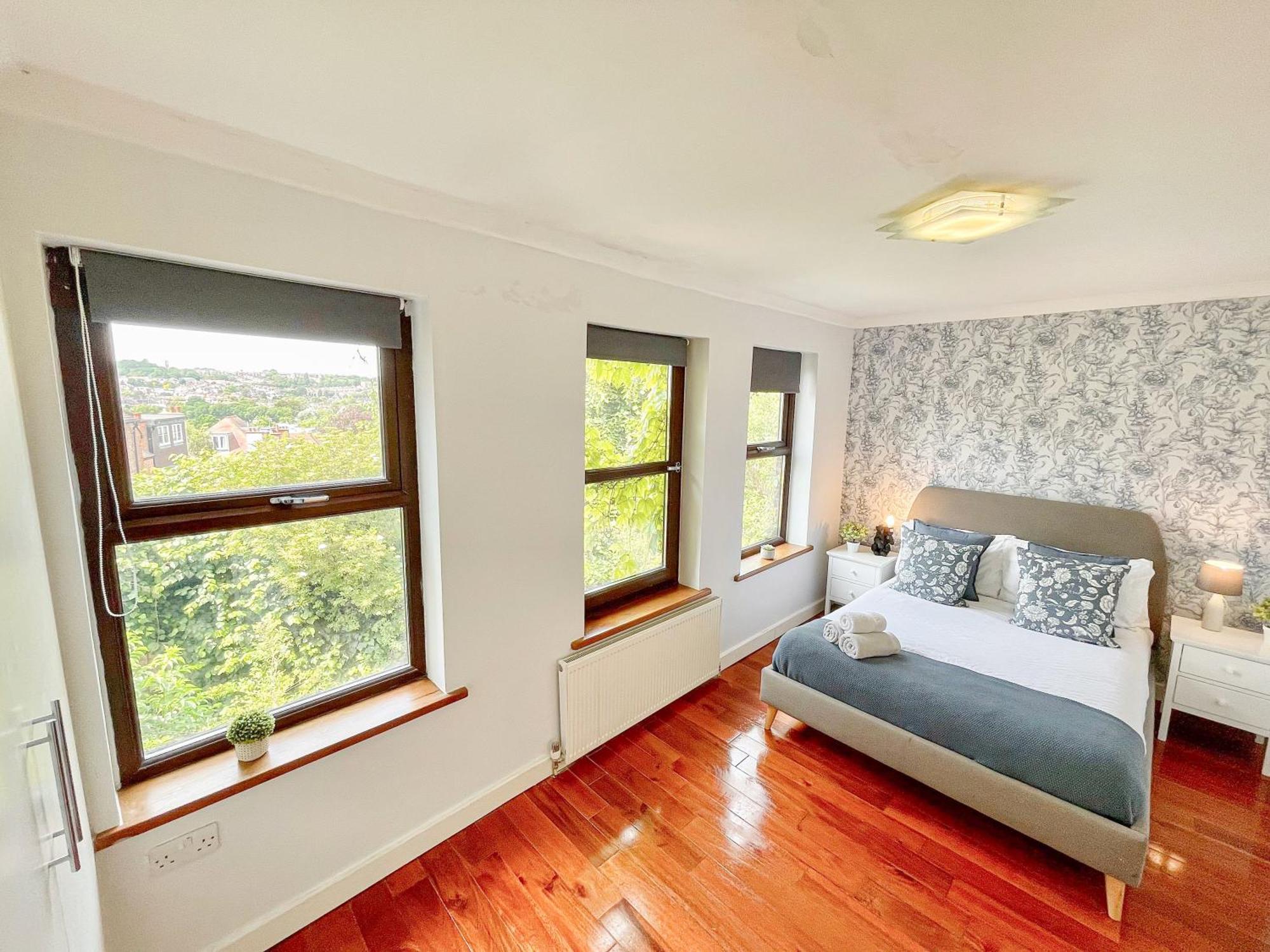 New 4-bed, 3-bath With Balcony And Free Parking In Crouch End Near Alexandra Palace Apartment *
