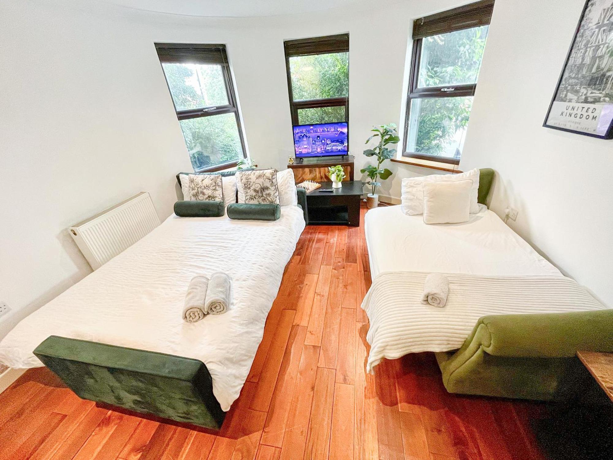 Apartment New 4-bed, 3-bath With Balcony And Free Parking In Crouch End Near Alexandra Palace *