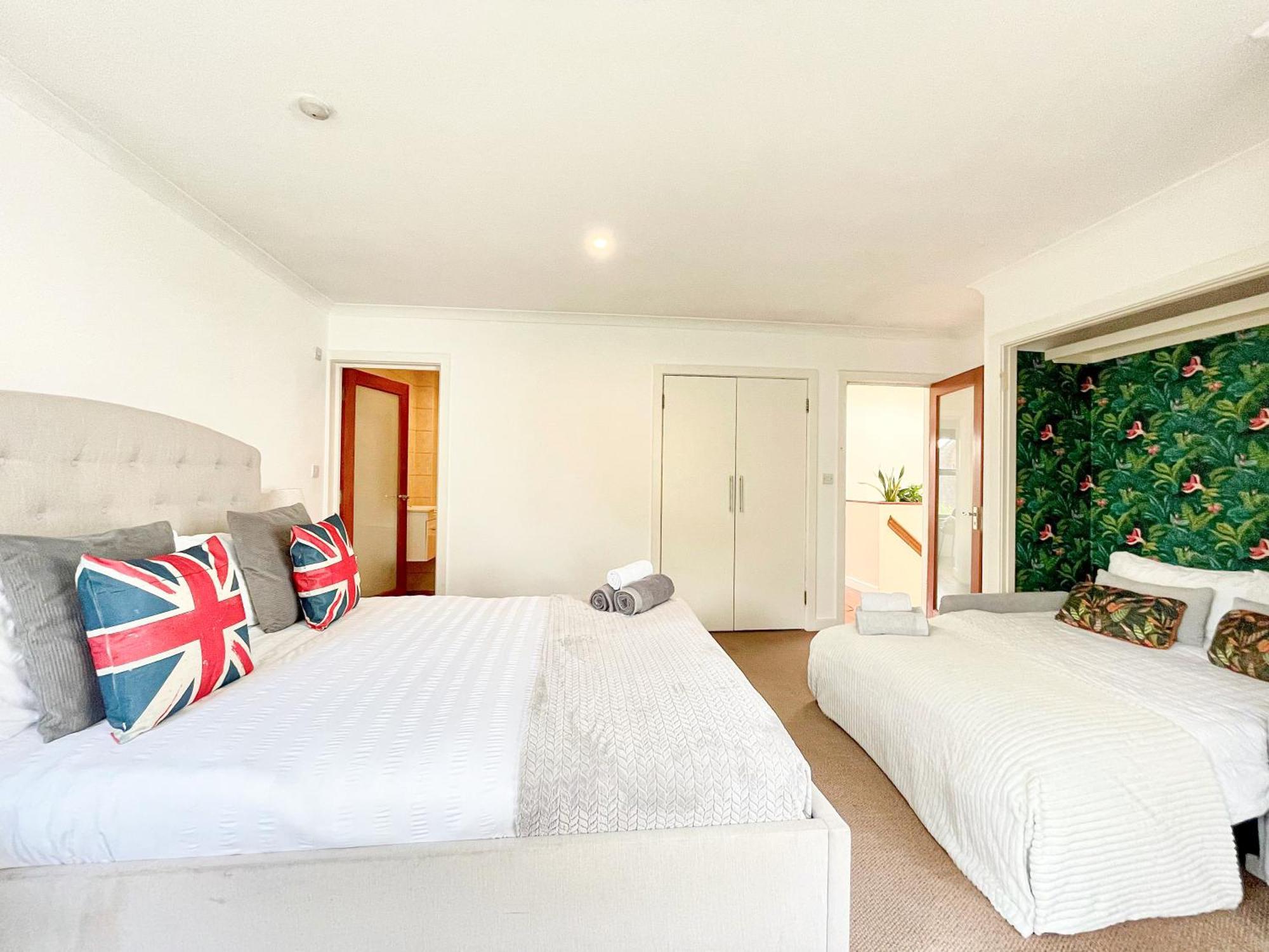 New 4-bed, 3-bath With Balcony And Free Parking In Crouch End Near Alexandra Palace London