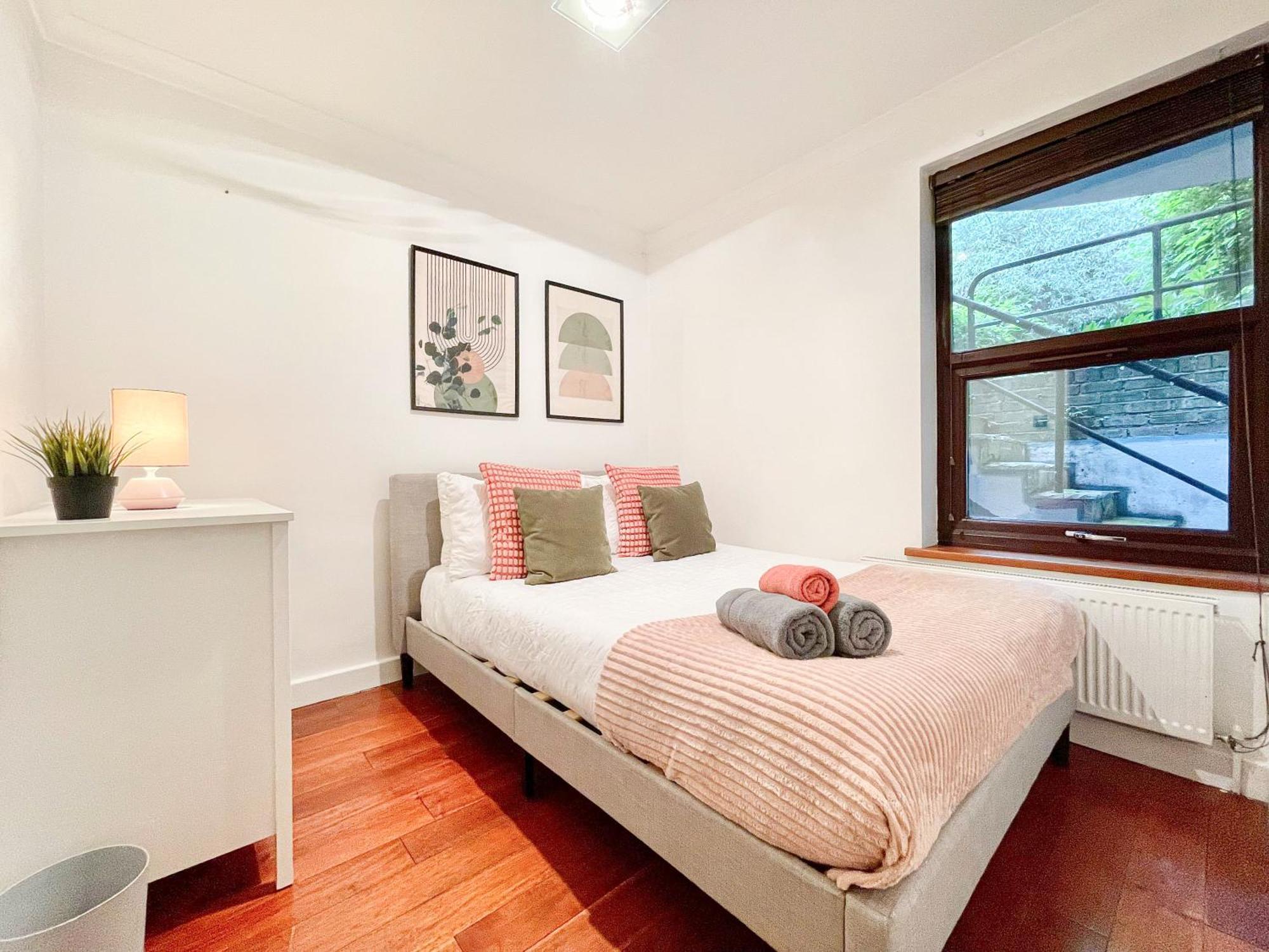 Apartment New 4-bed, 3-bath With Balcony And Free Parking In Crouch End Near Alexandra Palace London